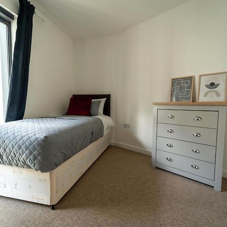Spacious Apartment In Woking Town Centre ภายนอก รูปภาพ