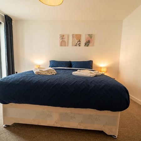 Spacious Apartment In Woking Town Centre ภายนอก รูปภาพ