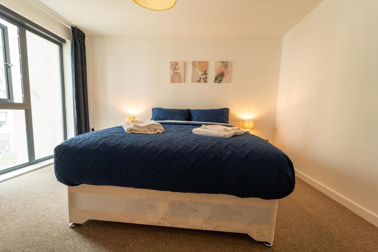 Spacious Apartment In Woking Town Centre ภายนอก รูปภาพ