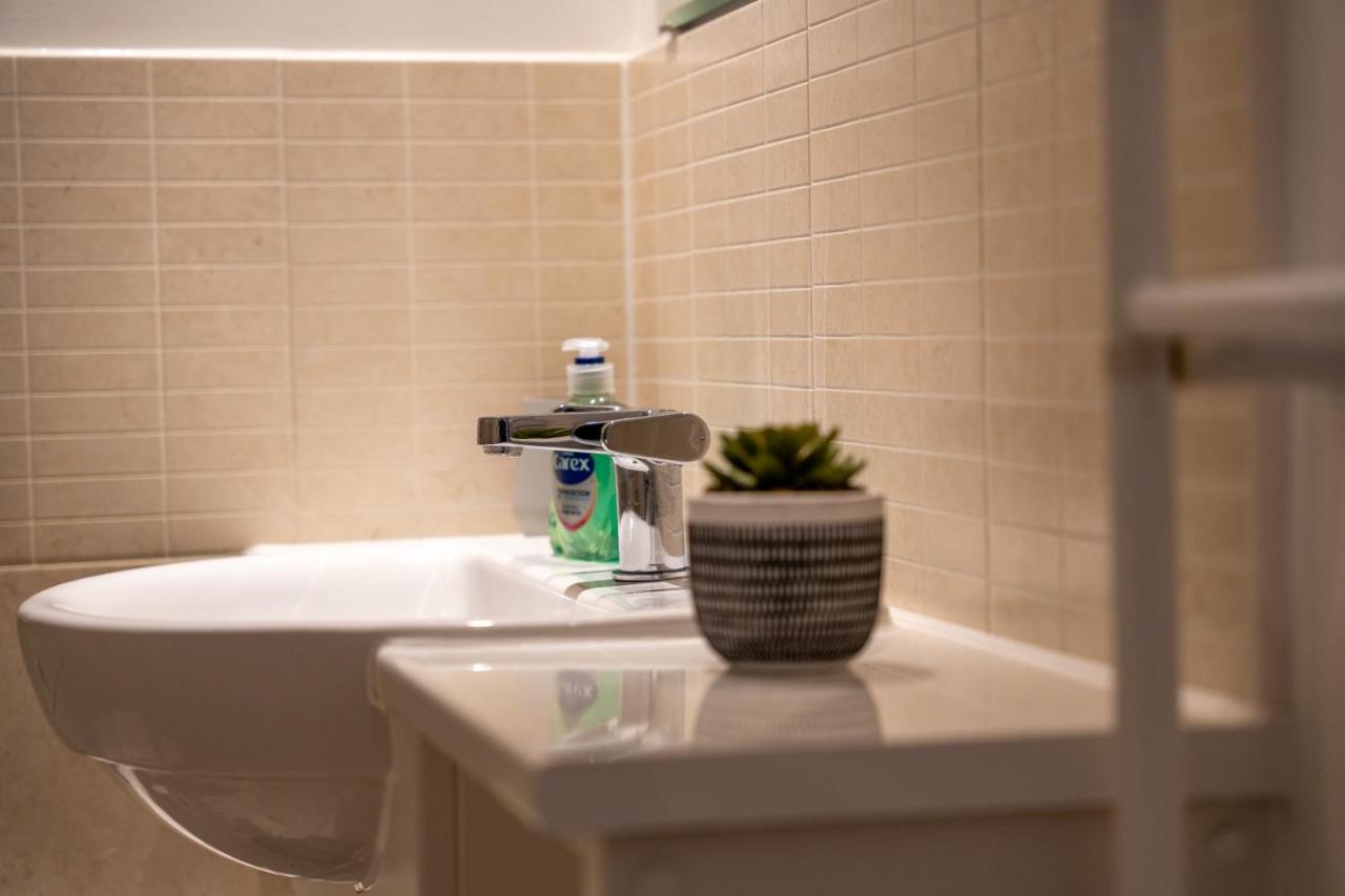 Spacious Apartment In Woking Town Centre ภายนอก รูปภาพ