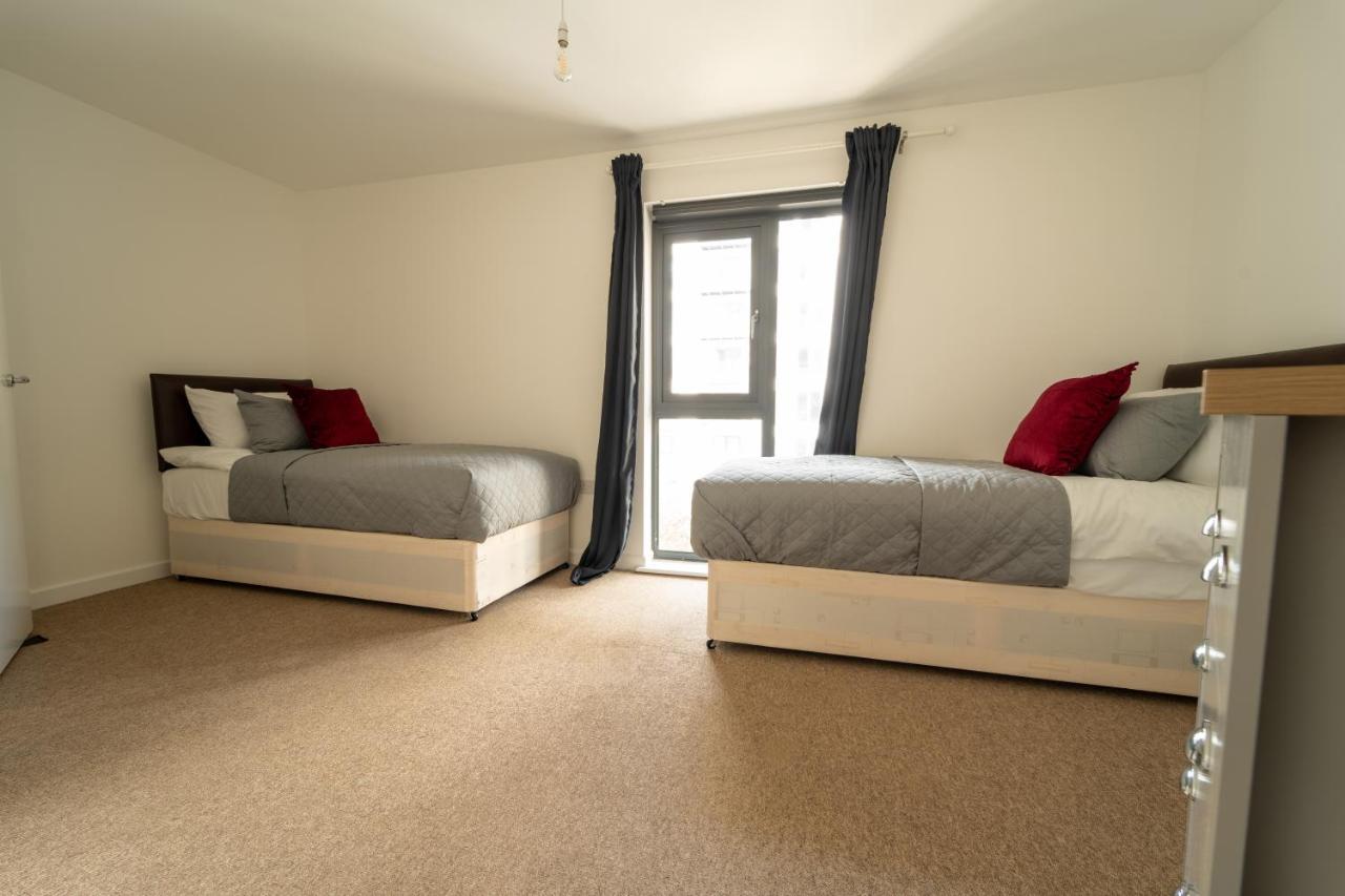 Spacious Apartment In Woking Town Centre ภายนอก รูปภาพ
