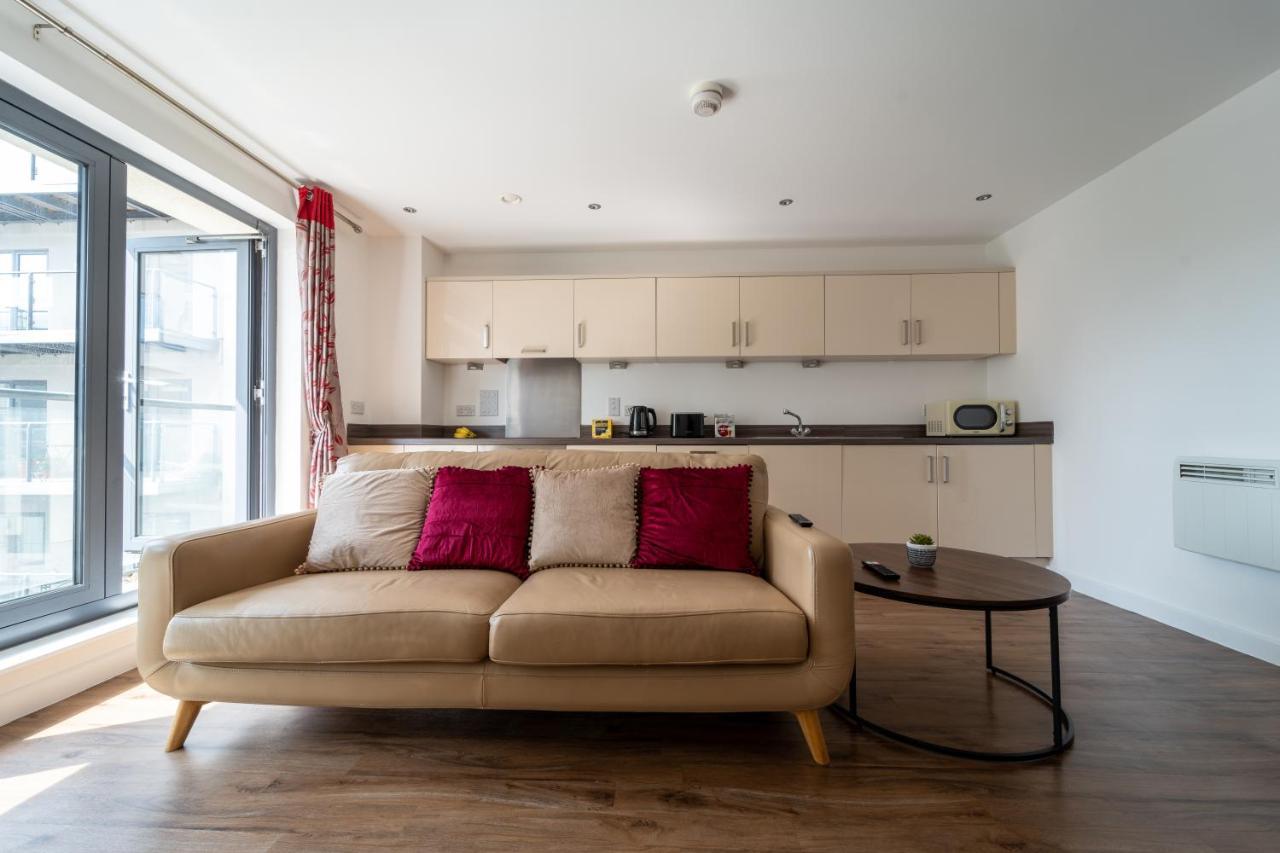 Spacious Apartment In Woking Town Centre ภายนอก รูปภาพ