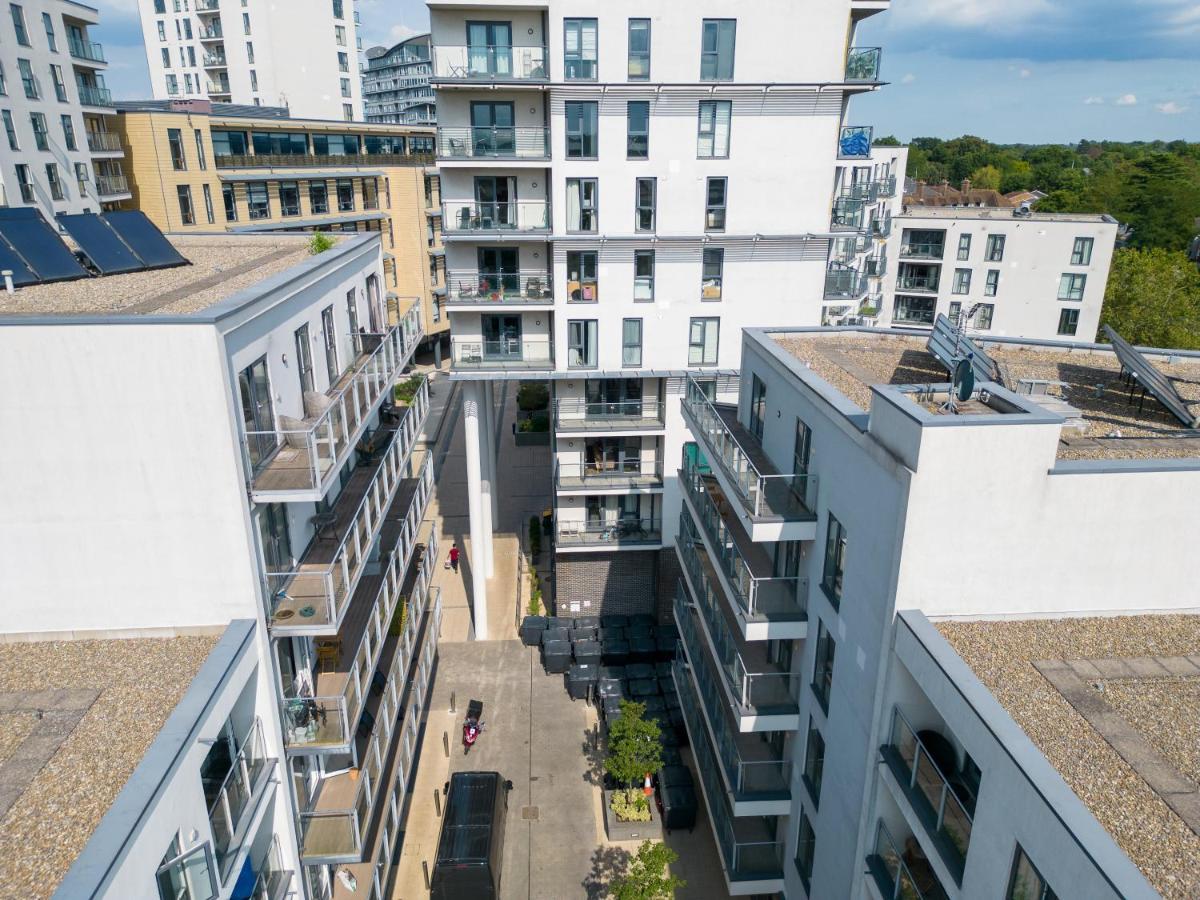 Spacious Apartment In Woking Town Centre ภายนอก รูปภาพ