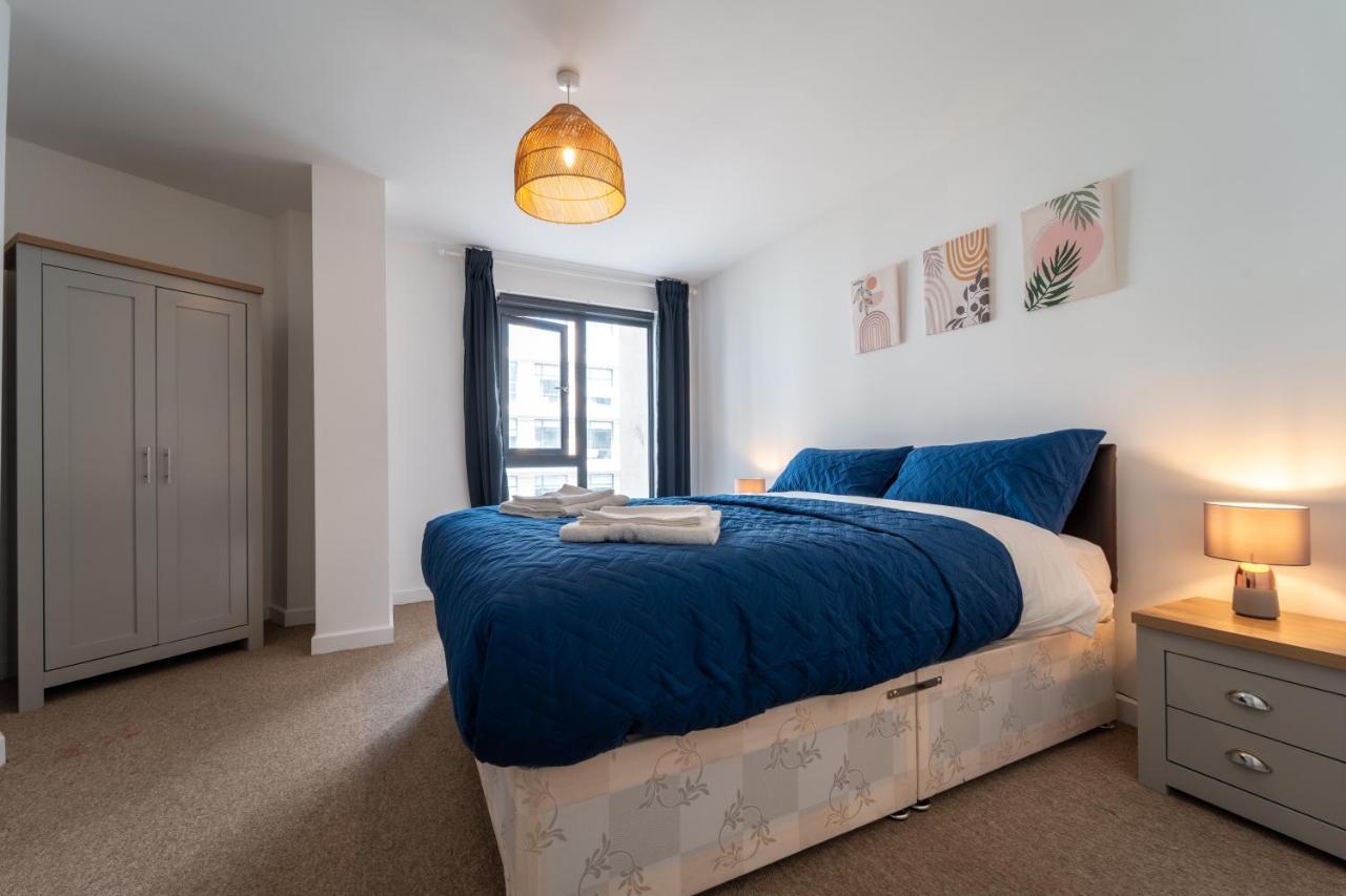 Spacious Apartment In Woking Town Centre ภายนอก รูปภาพ
