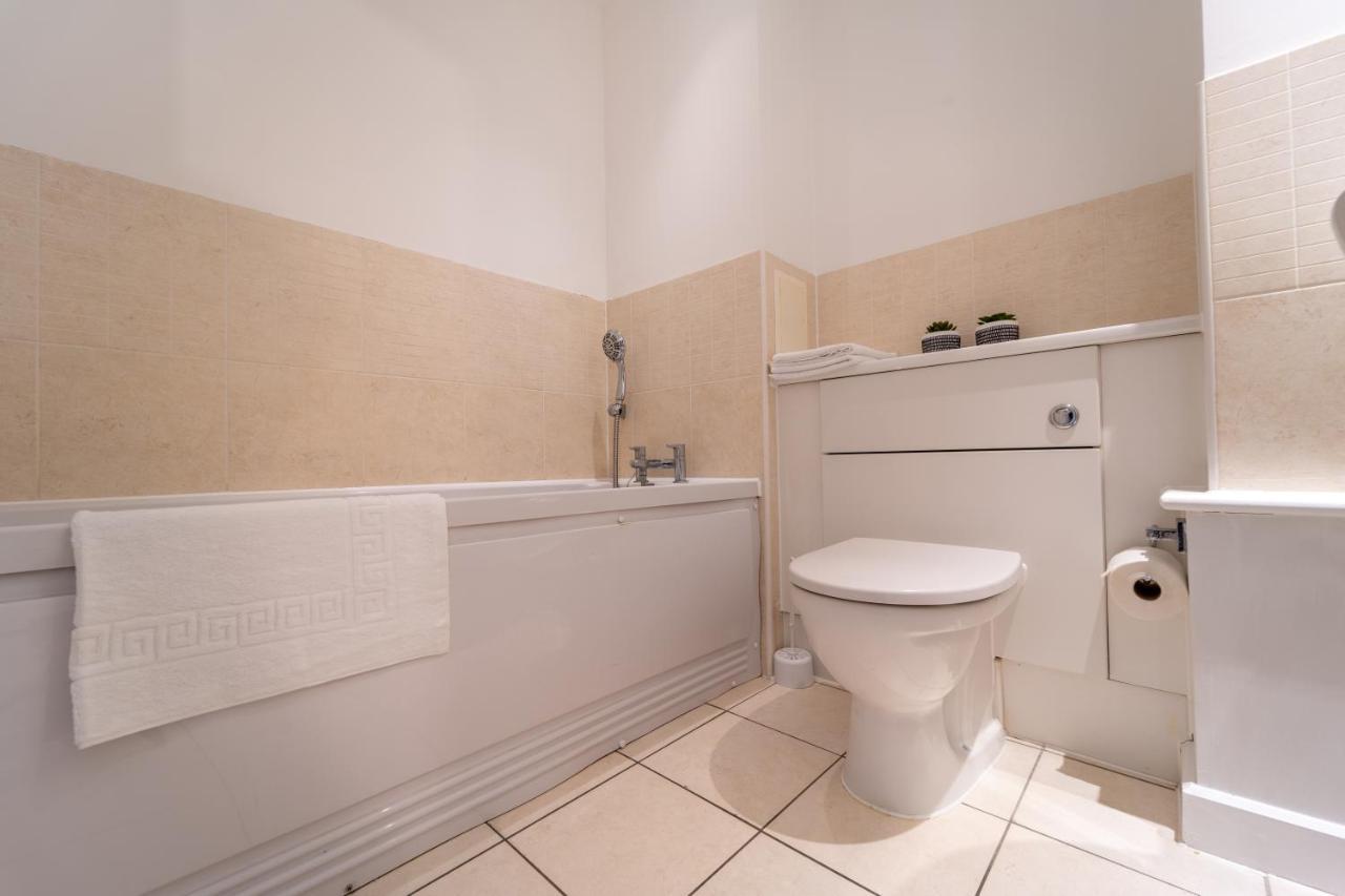 Spacious Apartment In Woking Town Centre ภายนอก รูปภาพ