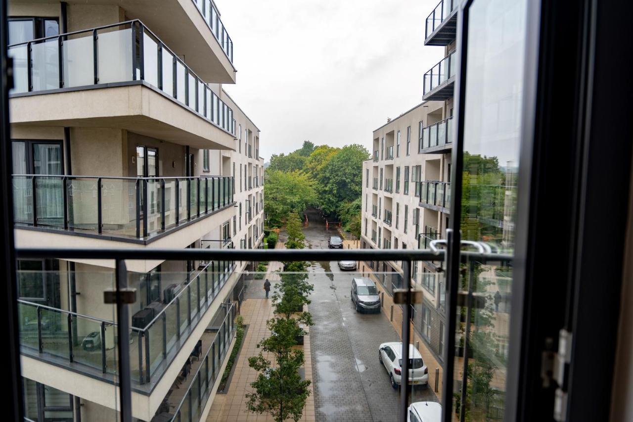 Spacious Apartment In Woking Town Centre ภายนอก รูปภาพ