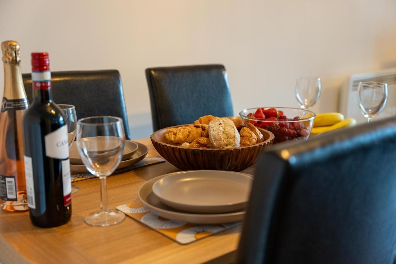 Spacious Apartment In Woking Town Centre ภายนอก รูปภาพ